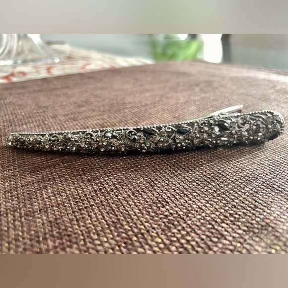 Jewelled Hairclip - Picture 2 of 5